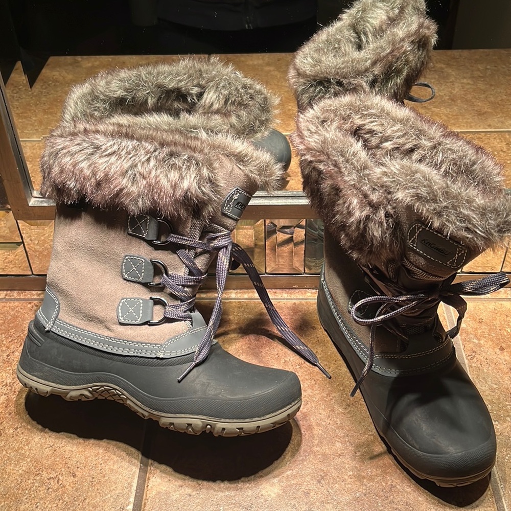 NWOT Khombu Boots
